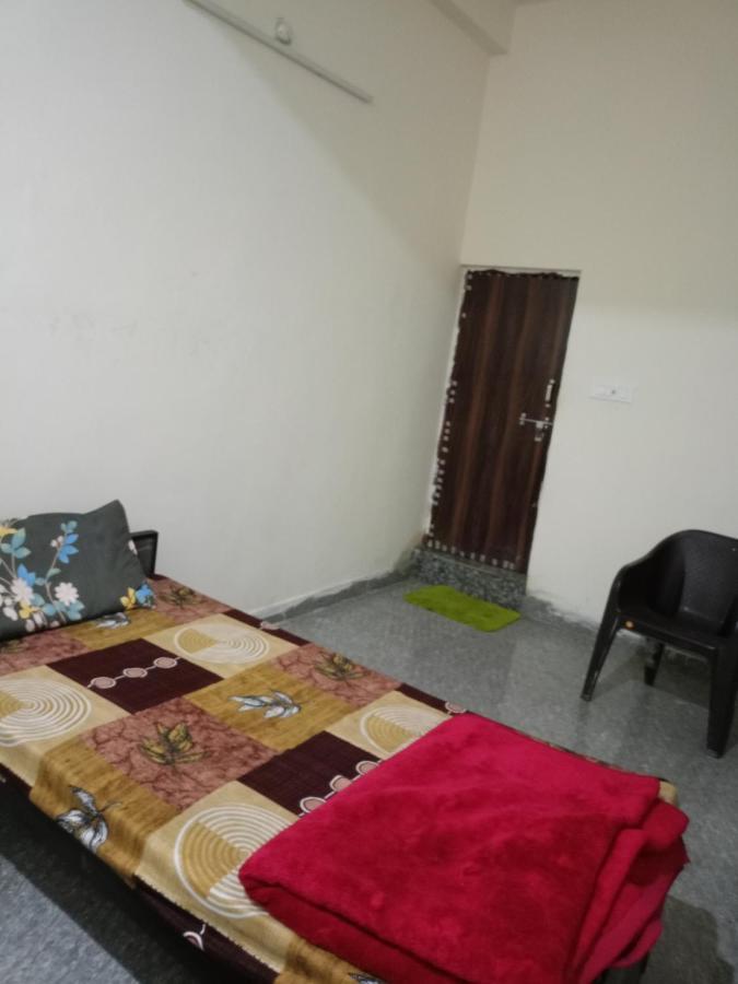 Radharani Seva Sadan Guest house *